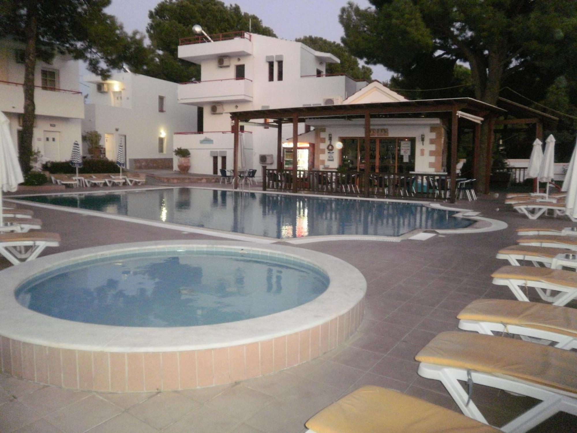 Pefkos Filoxenia Aparthotel Pefki  Exterior photo